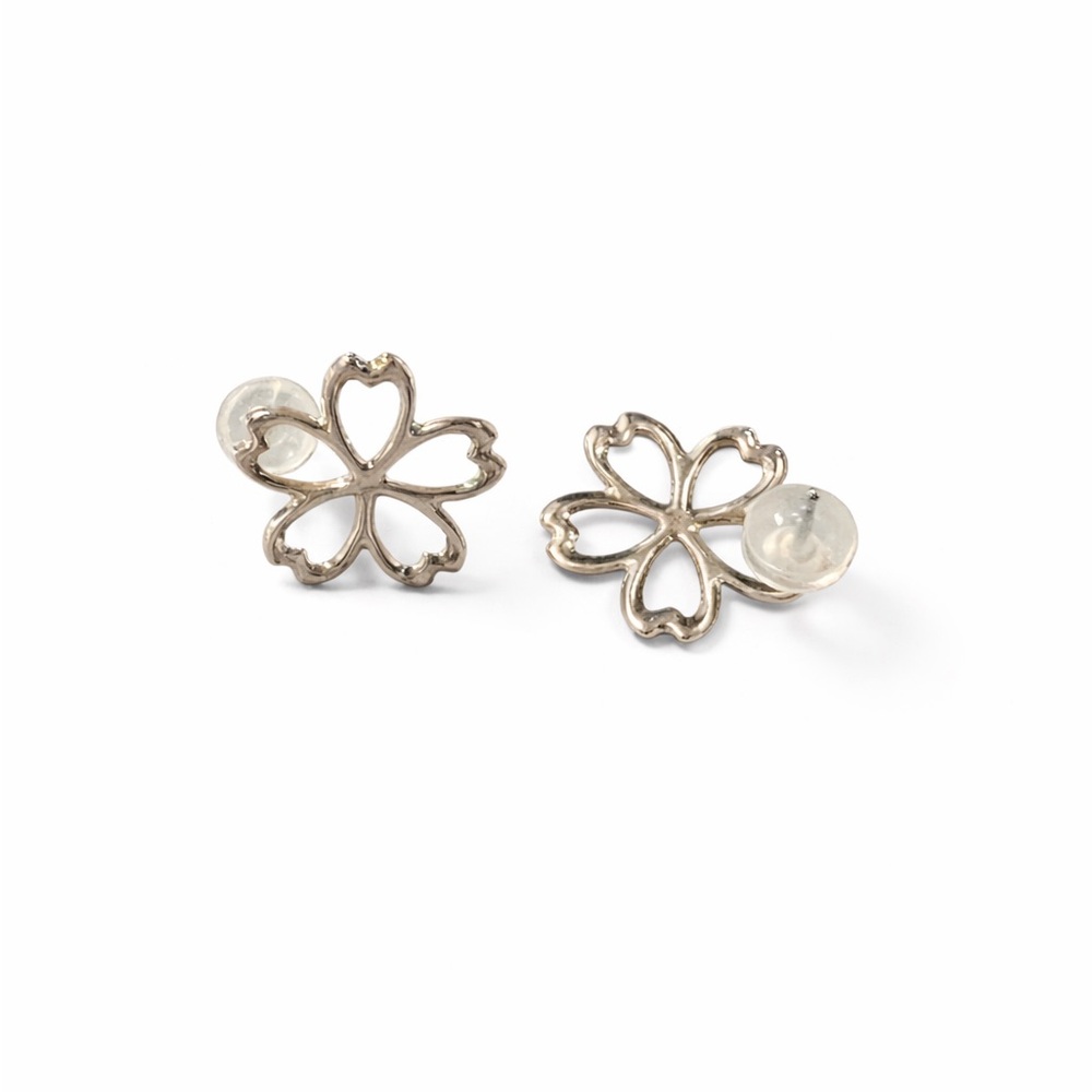 Authentic K18 white gold dainty Sakura earrings Japan made
